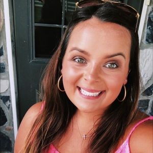 Meet your Posher, Alexis